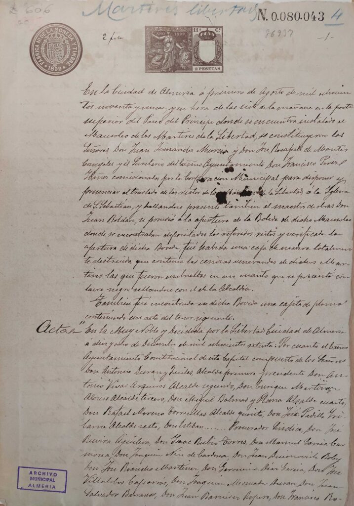 1899: Traslado restos mortales y del monumento a la Plaza de la Constitución (Plaza Vieja)