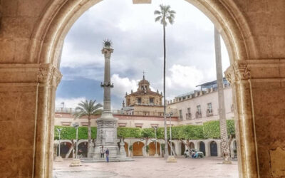 Monumento desde el arco