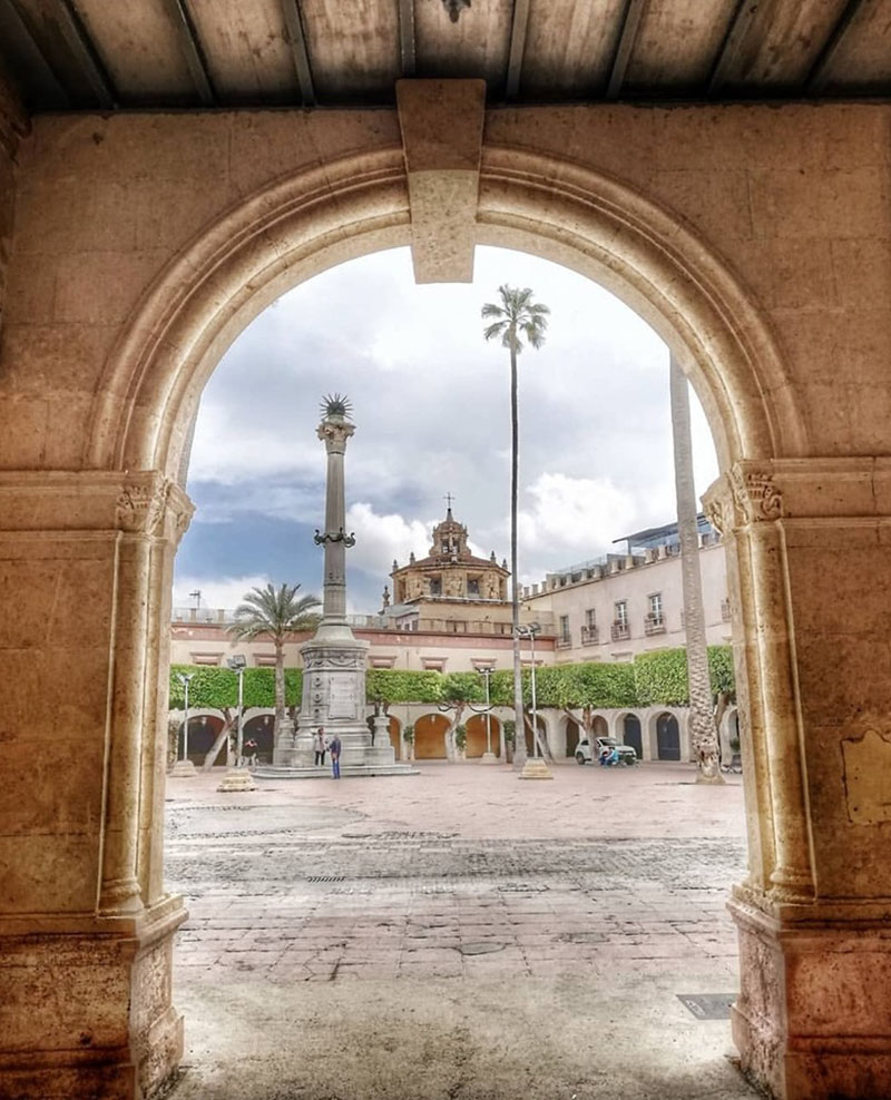monumentoArco Monumento Coloraos desde al arco